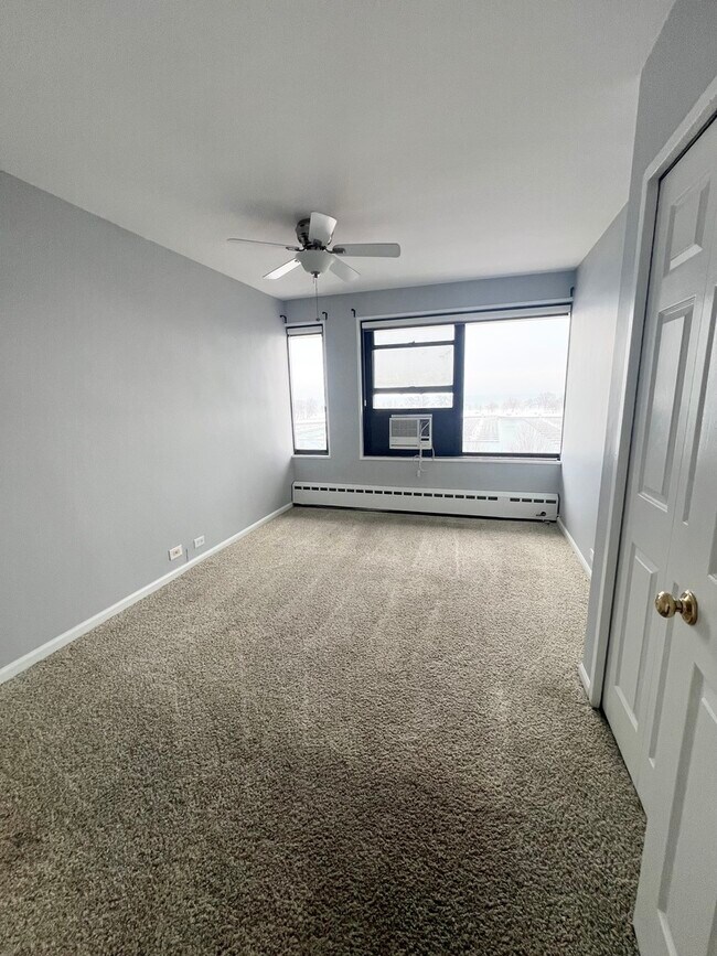 Building Photo - 3410 N Lake Shore Dr