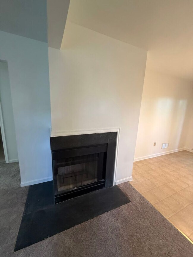 Building Photo - 3 Bedroom Seven Oaks Condo