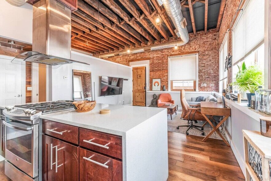 Building Photo - 621 14th St