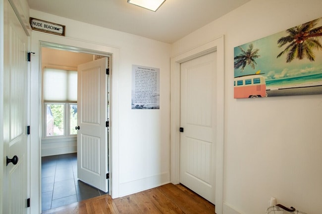 Building Photo - 205 Mews Way