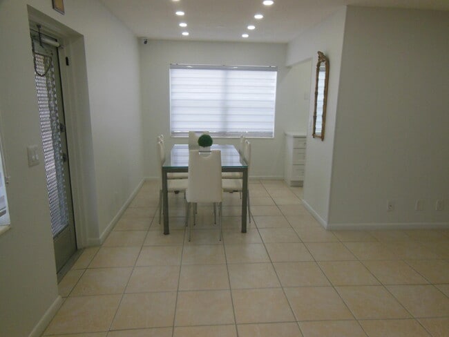 Building Photo - 156 Andover F