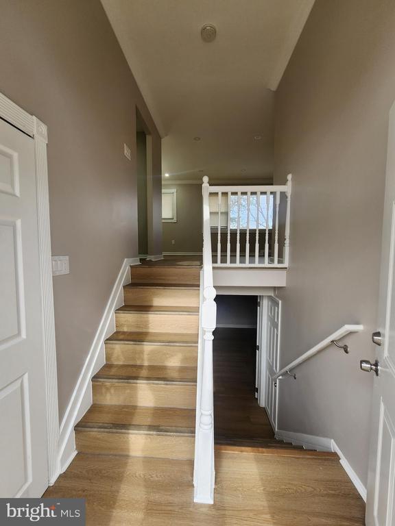 Building Photo - 1025 Kingsbury Rd