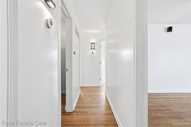 Building Photo - 6341 N Charlesworth St