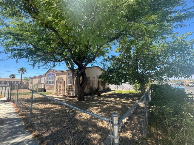 Building Photo - "Spacious 3-Bedroom Oasis with 2 Full Baths on Mount Rainier Ave, Las Vegas – Your Perfect Retrea...