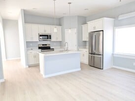 Building Photo - 1020 Headingly Ave NW