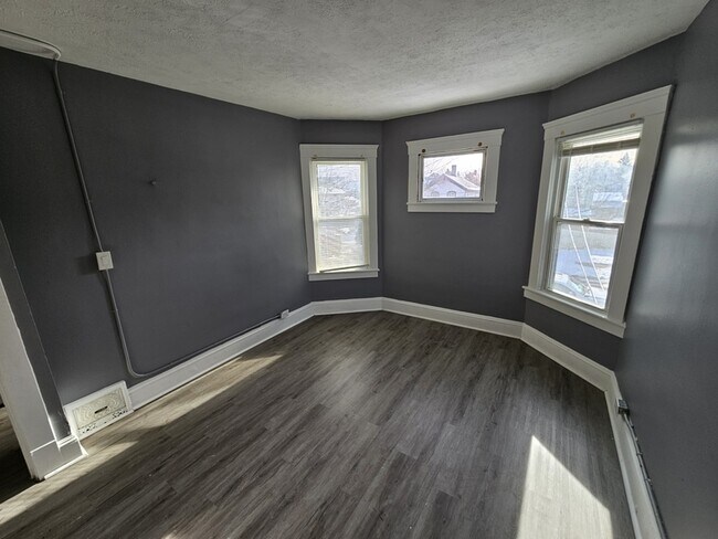 Building Photo - 2810 Woodbridge Ave