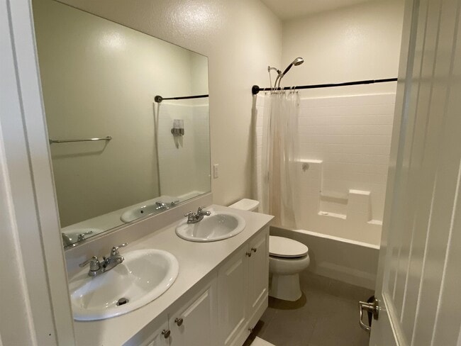 Building Photo - 29537 Glenneyre Way