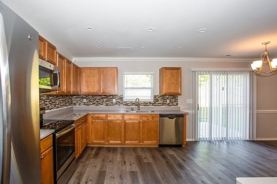 Building Photo - 3626 Larkhaven Village Dr