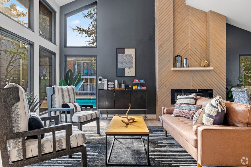 Primary Photo - Tramor at the Oaks Apartments