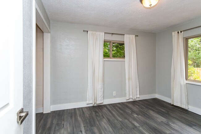 Building Photo - Beautiful 2-Bedroom, 2-Bath Home in Desirable Southwest Colorado Springs!