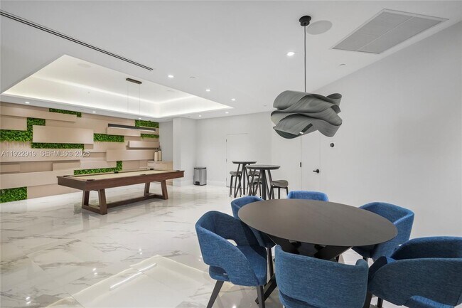 Building Photo - 1000 W Island Blvd