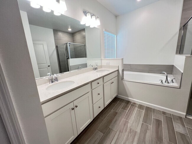 Building Photo - AWESOME 4BD/3BA Home in Ocala!!! Washer and Dryer INCLUDED!