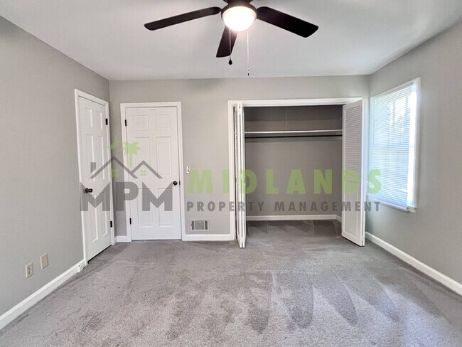 Building Photo - 300 Lydgate Dr