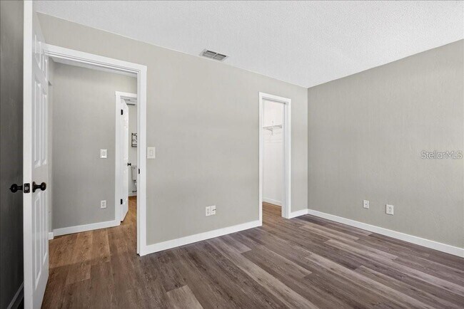 Building Photo - 8 Blare Dr