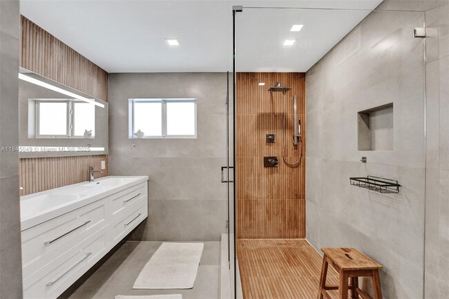 Building Photo - 1021 Guava Isle