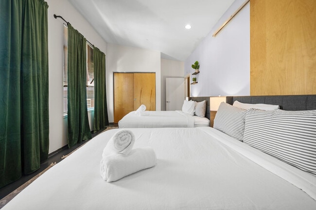 Building Photo - 160 E Berkeley St