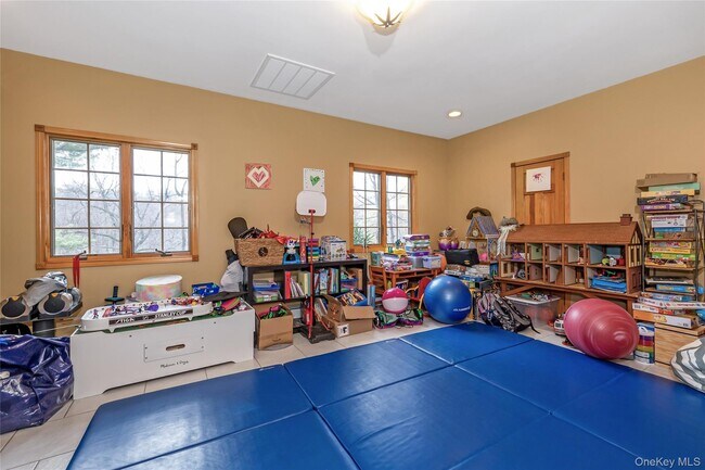 Building Photo - 16 Faraway Rd