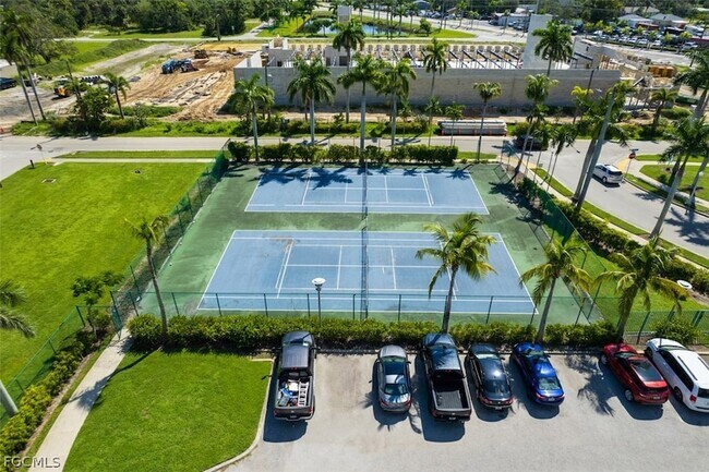 Building Photo - 3000 Oasis Grand Blvd