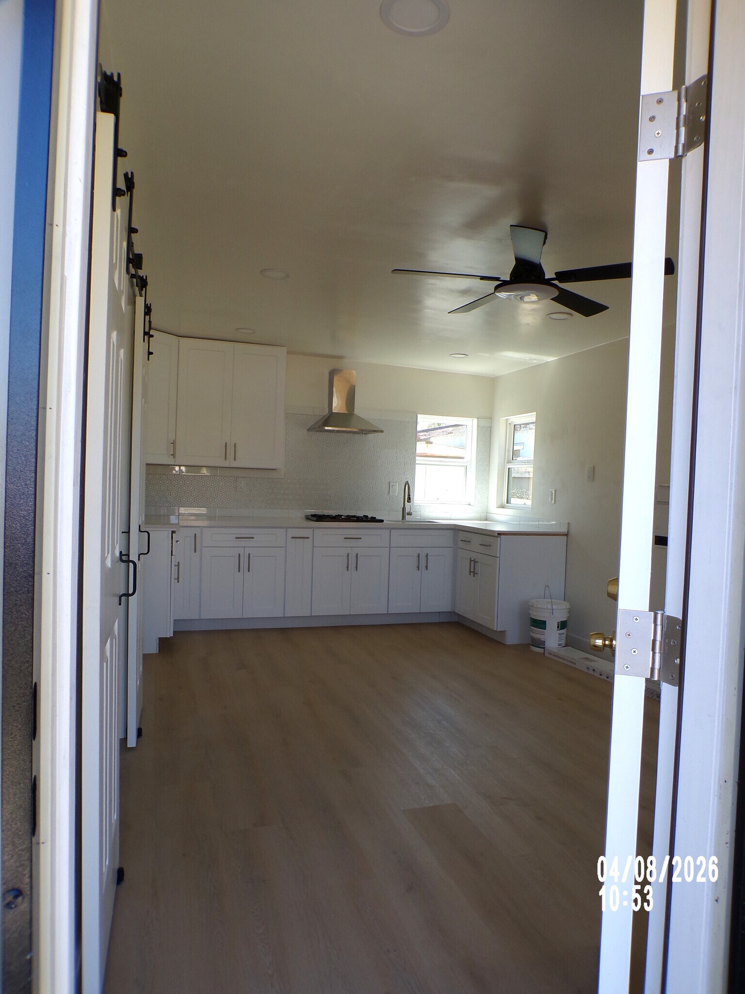 Building Photo - 2000 E 8th St