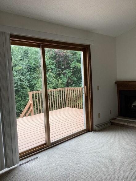 Private deck overlooking the yard - 5826 Highland Ter