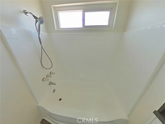 Building Photo - 5840 Hazeltine Ave