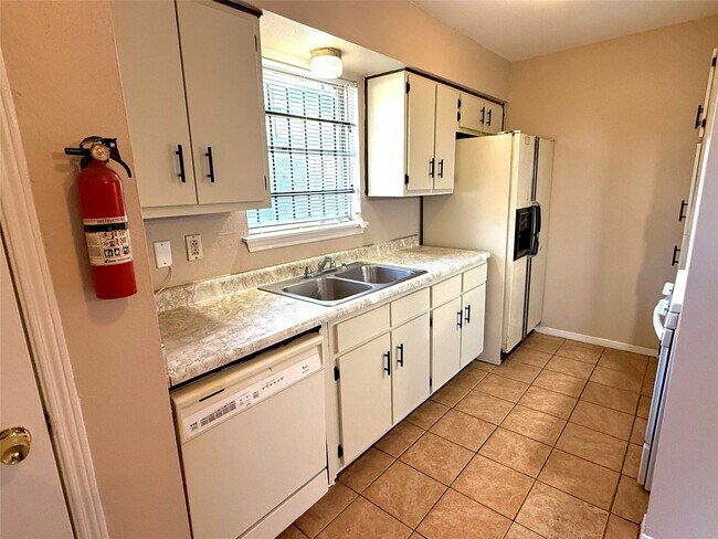 Building Photo - 3619 Kilkenny Dr