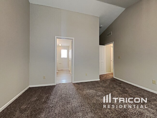 Building Photo - 619 Sweet Creek Dr