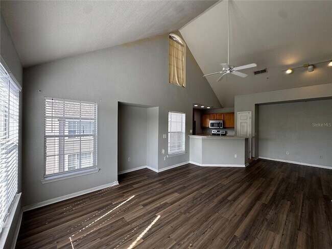 Building Photo - 9141 Lee Vista Blvd