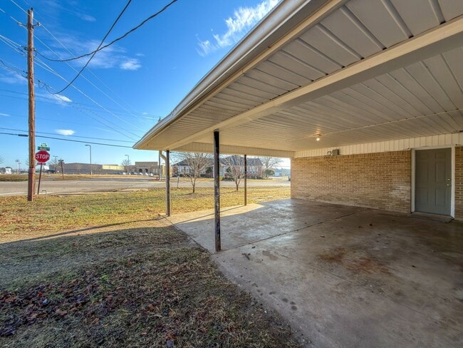 Building Photo - Newly Updated 3 Bed, 2 Bath Home in Greenwood