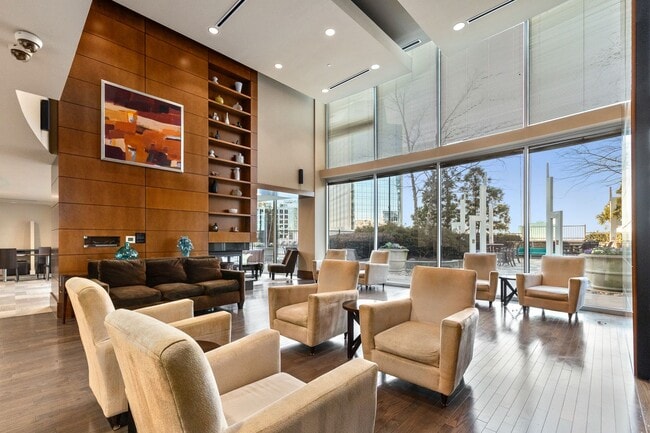 Building Photo - One bedroom condo located in heart of Buckhead!