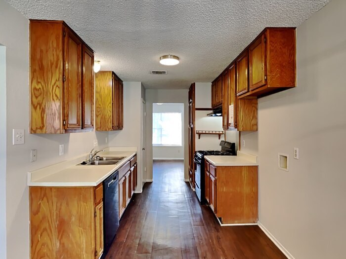 Building Photo - 16302 N Cross Dr