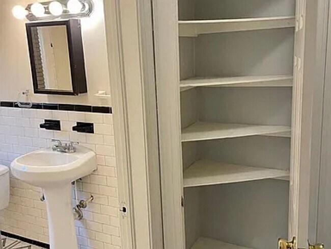 Building Photo - 2802 Berwick Ave