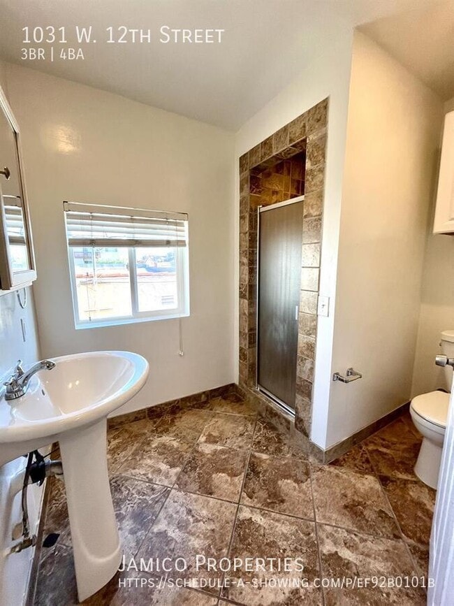 Building Photo - 1031 W 12th St