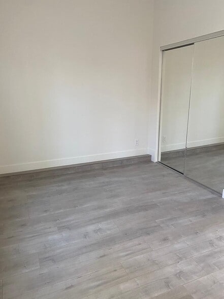 Building Photo - 1587 W 35th Pl