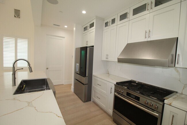 Building Photo - Oxnard Shores: Huge Rooftop Deck w/Ocean Views!