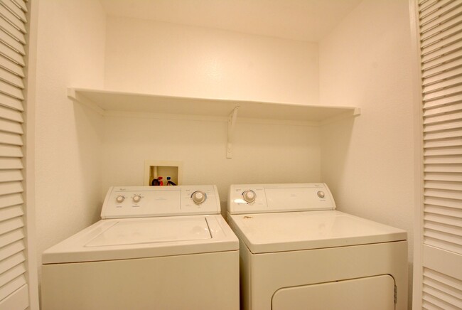 Building Photo - Gorgeous two bedroom two bathroom condo in...