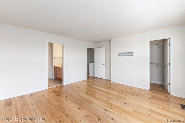 Building Photo - 27999 Middleton Dr