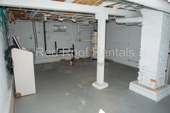 Building Photo - 702 S 51st St