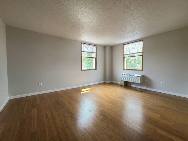 Building Photo - 22 W 25th St