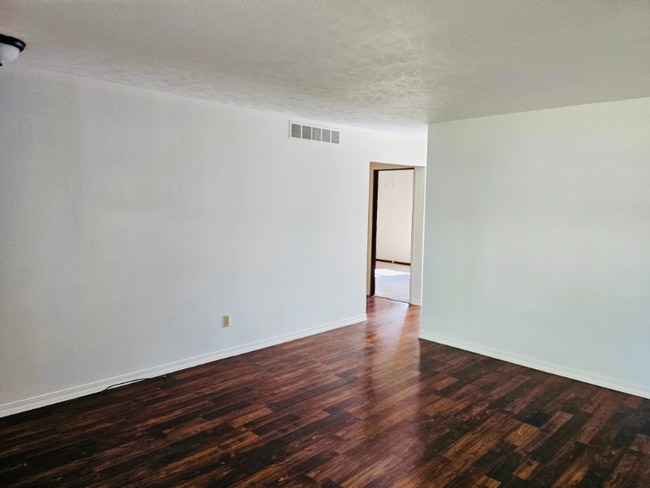 Building Photo - 747 Salem St