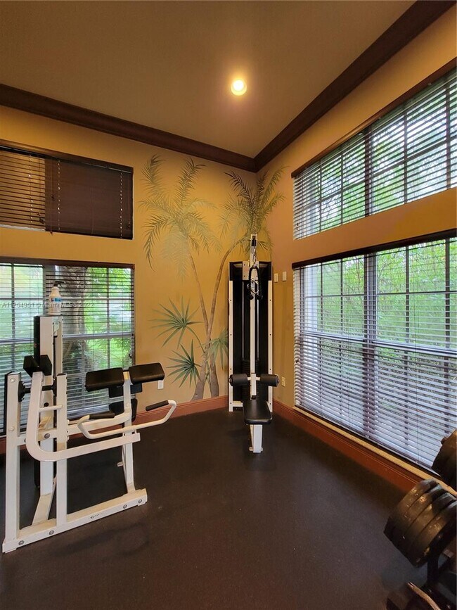 Building Photo - 400 Scotia Dr