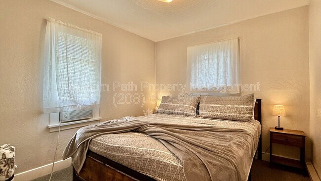 Building Photo - 705 N A St