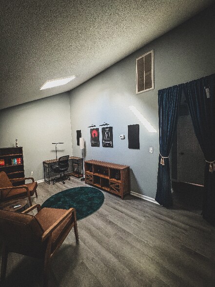 Building Photo - 8576 Chesapeake Blvd