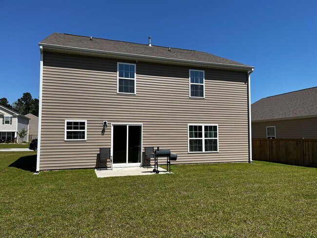 Building Photo - Beautiful 2 story home in the new Lake Tyl...