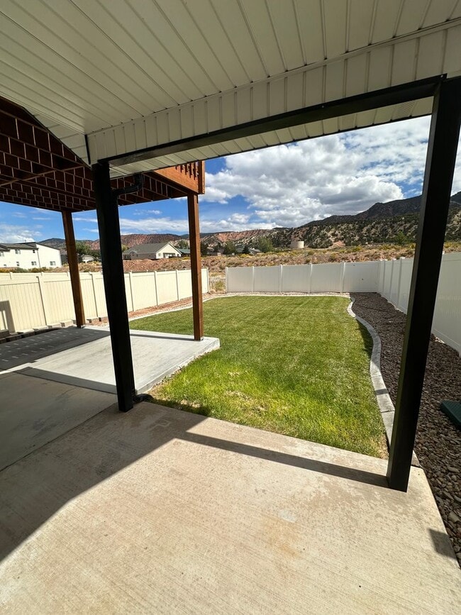 Building Photo - 881 S 25 E
