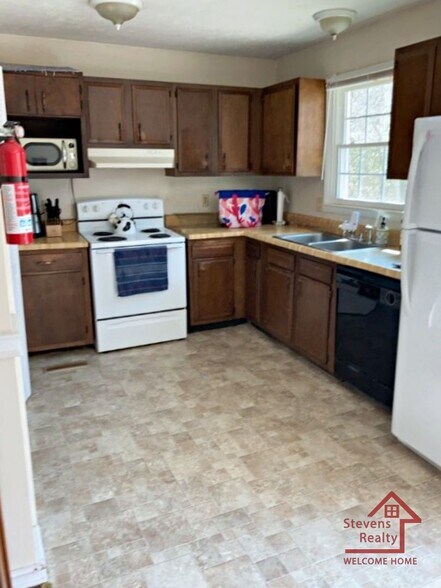 Building Photo - 2050 Wildwood Rd