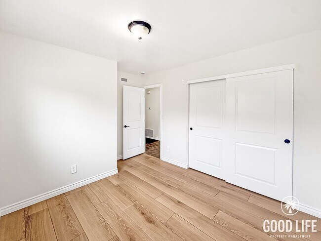 Building Photo - Upgraded 3BR/2BA Home with Garage, Driveway & Large Backyard – Paradise Hills!