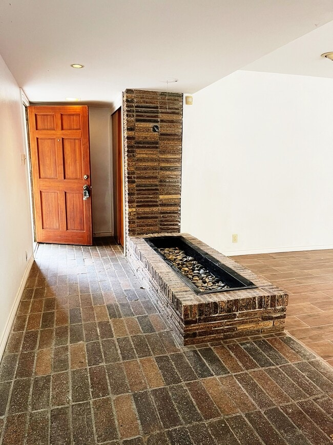 Building Photo - 5122 Jackwood St