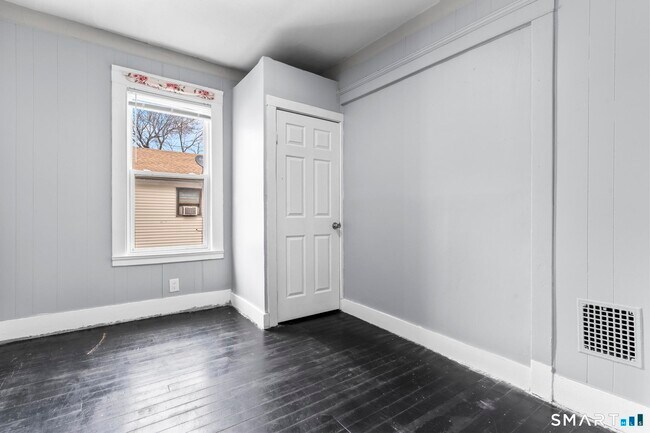 Building Photo - 78 Shelton Ave