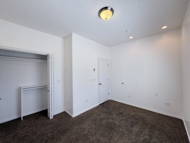 Building Photo - Peppercorn